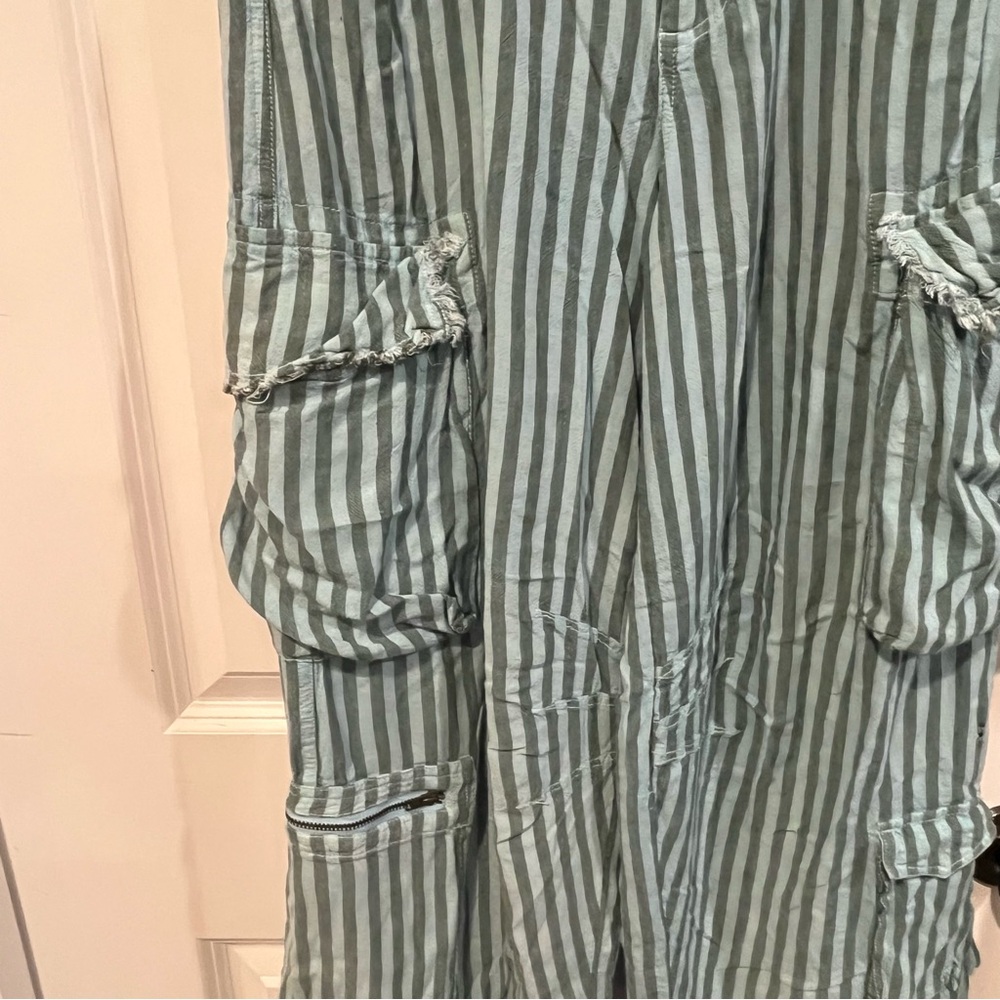Urban Outfitters Striped Cargo Pants. Women’s size medium - Picture 5 of 7